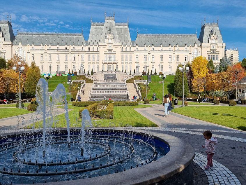 Iașul arată superb în centru, dar nu reușește să-și țină tinerii acasă.