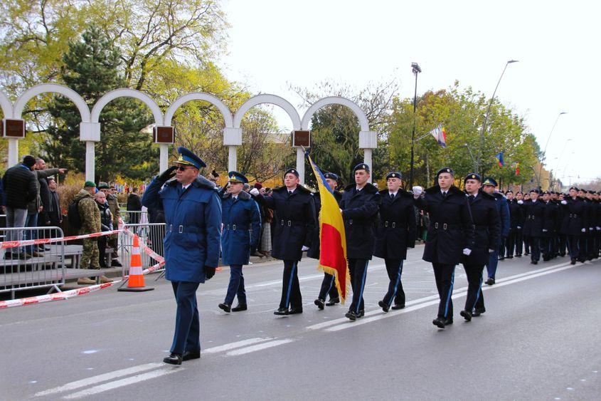 1 Decembrie 2023. Defilarea de Ziua Națională de la Alba Iulia, la care au participat și elevii Colegiului Național Militar „Mihai Viteazul”. Foto: Pagina de Facebook a Colegiului Național Militar „Mihai Viteazul”.
