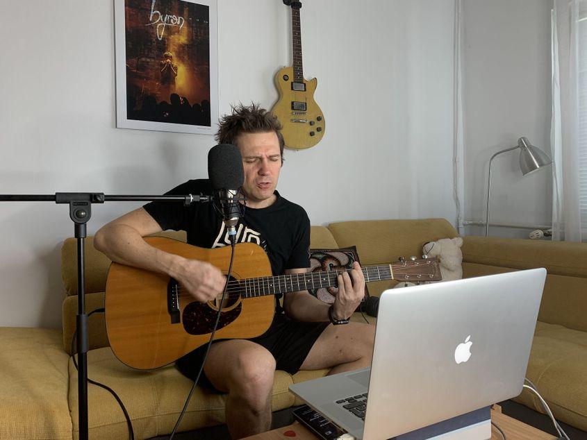 Dan Byron, pe "scena" improvizată în pandemie. Foto: Dan Byron