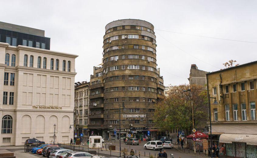 Așa-numitul „bloc Tehnoimport”, un bloc de locuințe construit în 1935, într-o stare de degradare puternică, cu risc de cădere în caz de cutremur. Foto: LCVA | Dreamstime.com