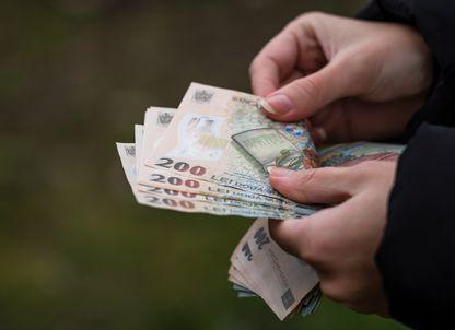 Cât plătim pentru noile taxe și impozite locale. Statul român, dat peste cap de cei care au dorit să-și achite dările încă de la începutul anului