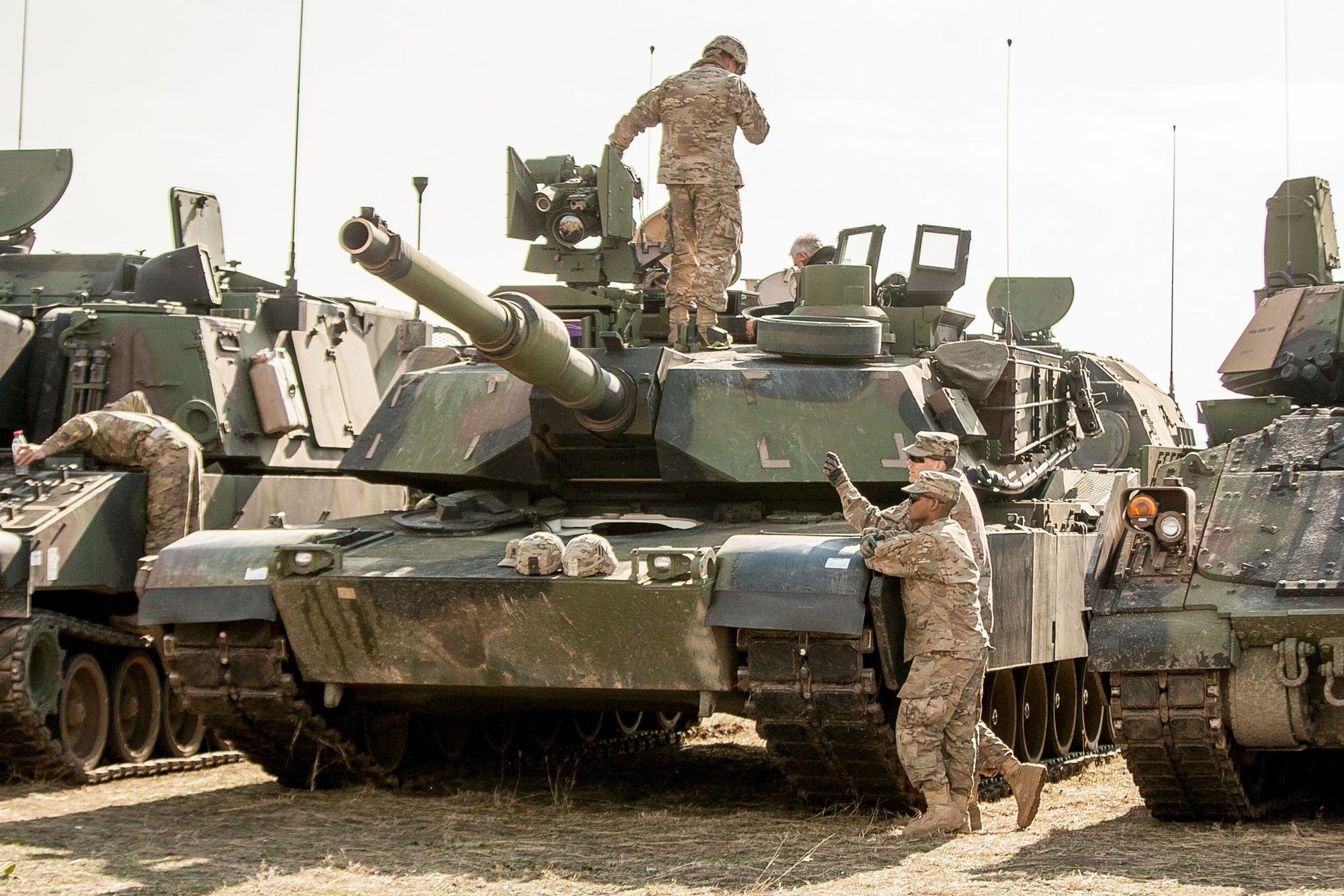 Infrastructura României trebuie să asigure viteză mare de deplasare pentru mărfuri și persoane, <a target="_blank" href="https://cepa.org/article/military-mobility-project-appendix-3-focsani-gate/" target="_blank" rel="noreferrer noopener">dar și pentru tehnica militară</a>, în special în contextul invaziei din Ucraina. Foto: Ovidiu Micsik / Inquam Photos