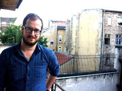 Poetul maghiar Krusovszky Dénes: "La noi, chiar şi Crucea Roşie trebuie să-şi pună etichetă că e organizaţie finanţată de străini"