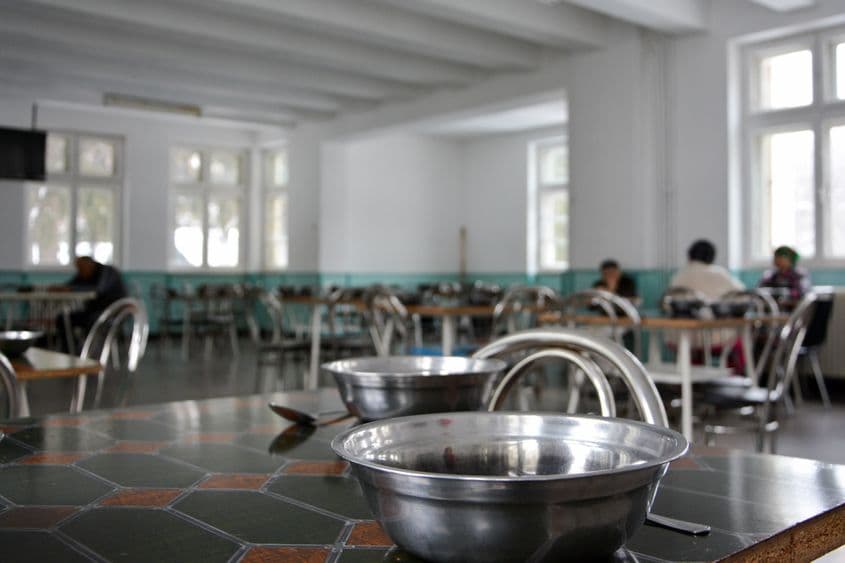 Puțini pacienți sunt în stare să meargă până la sala de mese și să mănânce singuri.