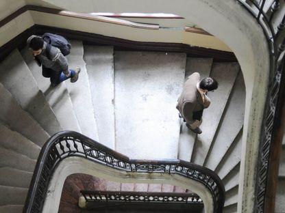 Pentru cei care se întorc la studii mai târziu în viață, facultatea vine la pachet cu provocări pe care studenții mai tineri nu le au întotdeauna: un loc de muncă, o familie, responsabilități și un program în care cursurile și examenele trebuie să-și găsească locul. Foto: Lucian Muntean