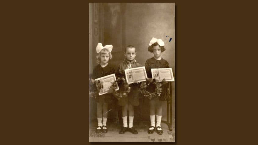 <strong>Copii evrei omorâți la Iași, iunie 1941. </strong>Yad Vashem Photo Archive, 4452/2