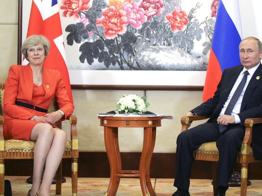 Theresa May i-a avertizat pe liderii europeni că Vladimir Putin urmărește destabilizarea Europei. Sursa foto: Wikipedia