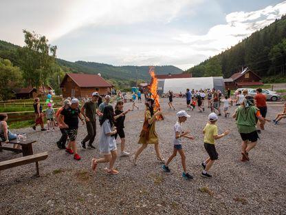O asociație din Cluj organizează anual tabere pentru copiii cu boli grave. Cum reușește? „Dacă oamenii pun împreună bucățelele mici pe care le au, în timp efectul lor crește și se multiplică”