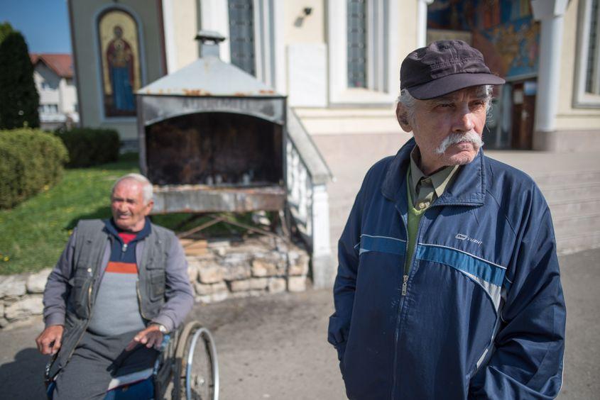 Miki Bacs și tovarășul său de la casa de bătrâni din Turda.