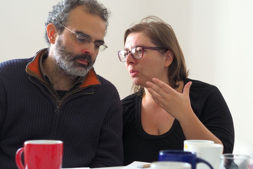 Scriitorul Gonçalo M.Tavares și interpreta Veronica Manole, în redacția PressOne. Foto: Voicu Bojan