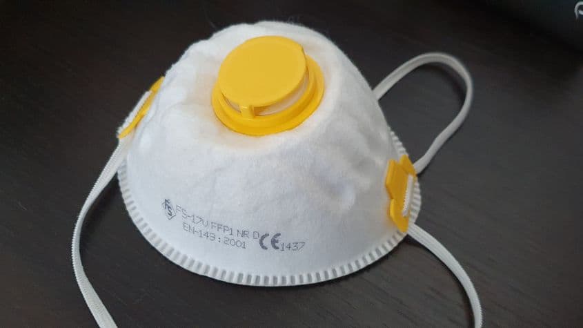 Mască FFP1, obținută de obicei de la magazinele de bricolaj