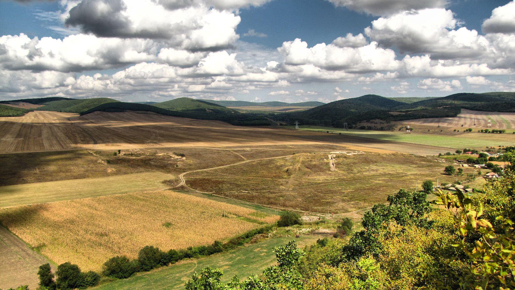 Dobrogea este, în sine, o destinație liberă de aglomerație, cât timp nu te înghesui în stațiunile scumpe de la malul mării.