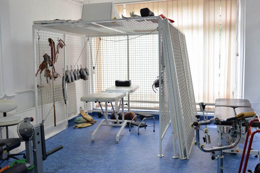 Parte din echipamentele medicale existente la Spitalul Militar din București și folosite la recuperare de prof. Cristina Gorgonețu.