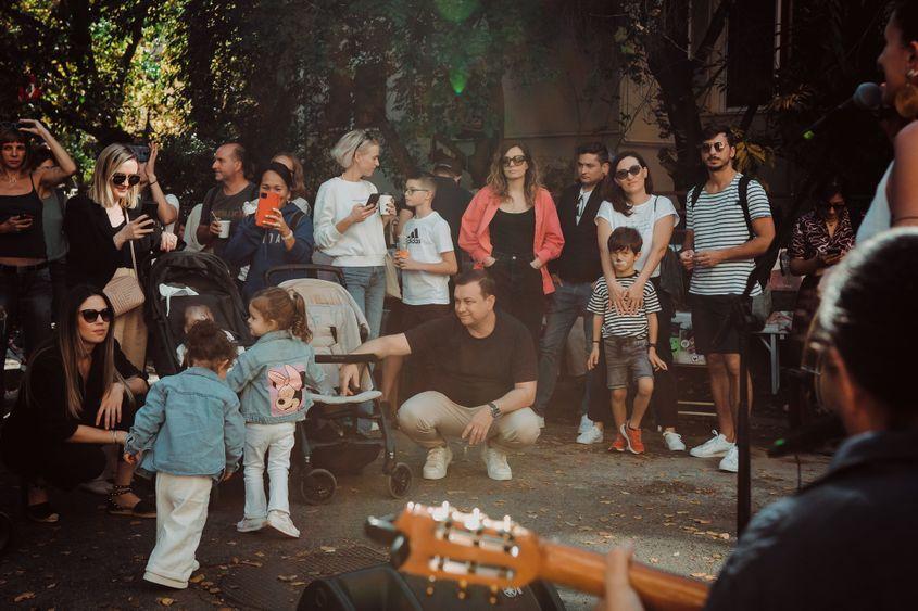 Muzică și vin, dans și mâncare bună, pe o intrare cochetă din Cotroceni. Foto: Facebook Sounds of Cotroceni