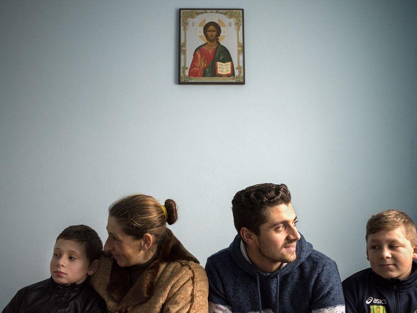 O familie dintr-un sat clujean a primit cel mai frumos cadou de Crăciun: un cămin. Fotografii: Raul Ștef