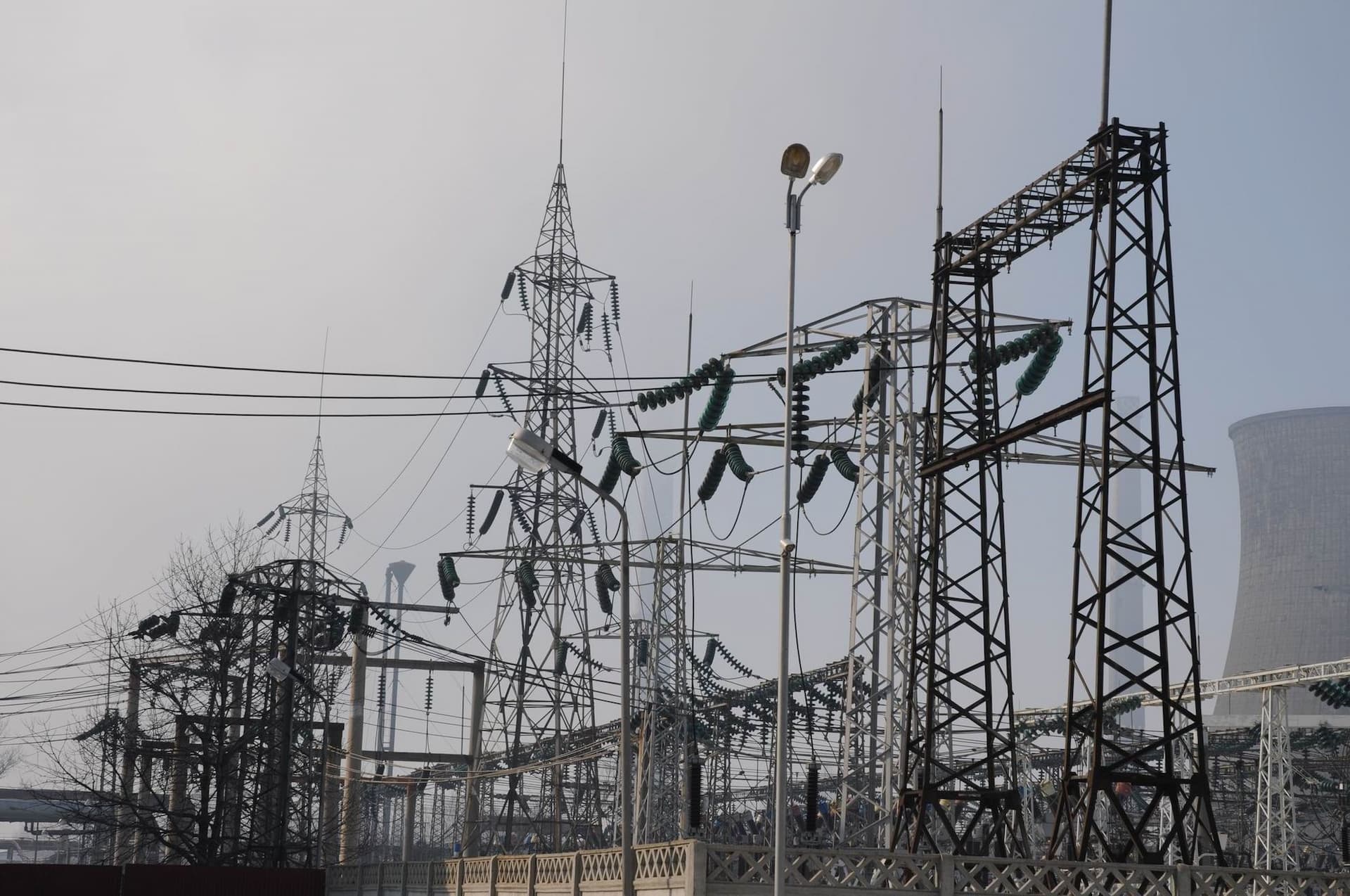 Până când nu vom scoate carbonul din producția de energie, atât electrică, cât și pentru mobilitatea persoanelor și mărfurilor, ne vom lupta degeaba să ne reducem amprenta personală de carbon. Dar asta nu înseamnă că nu trebuie să ne facem partea. Foto: Lucian Muntean