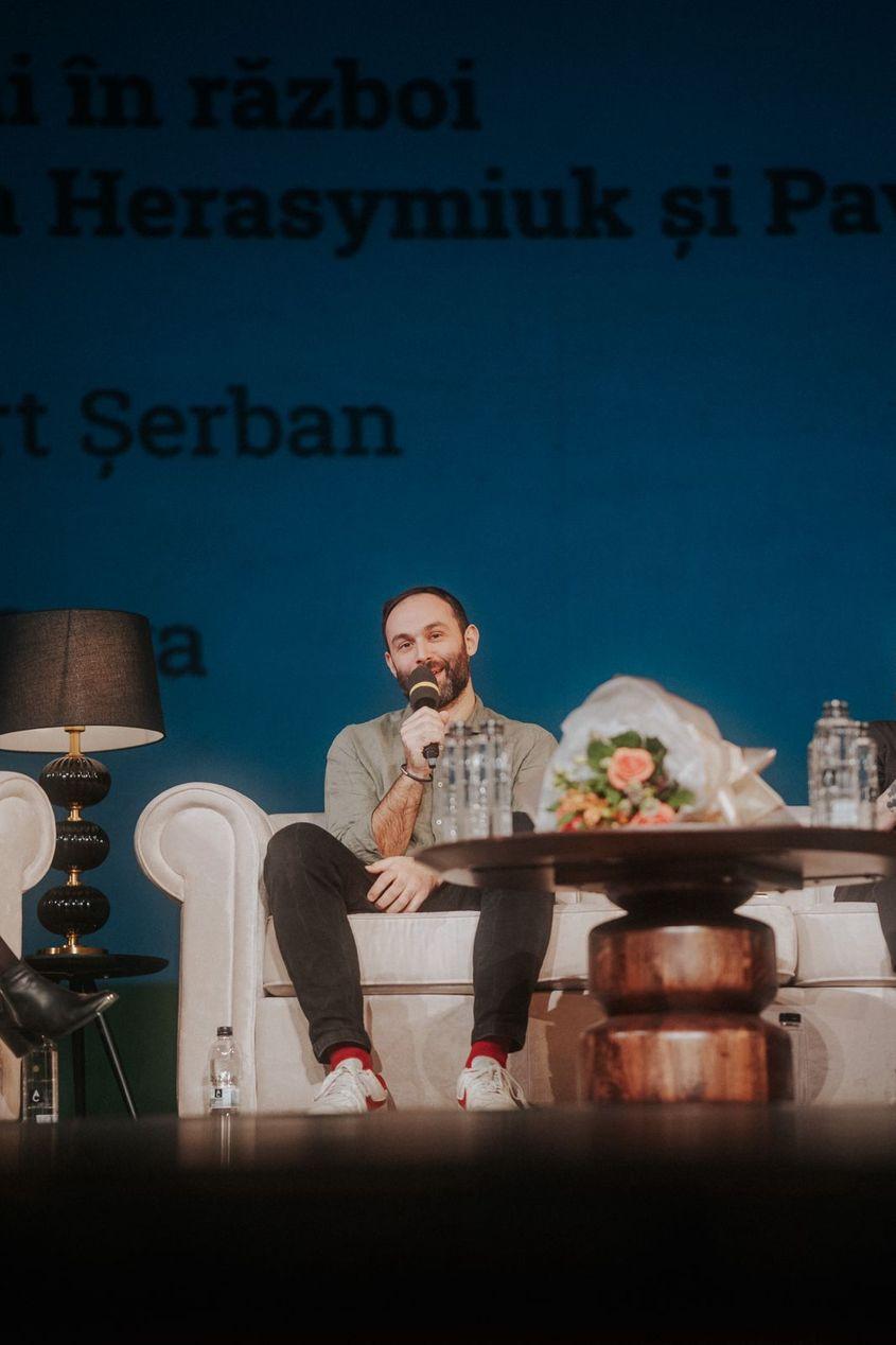 Pavlo Matiușa pe scena de la FILIT. Foto: FILIT