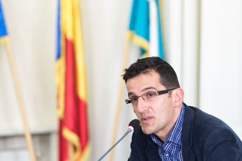 Peti Andrei a început dezbaterea din Consiliul Local vorbind despre „Balena albastră”.