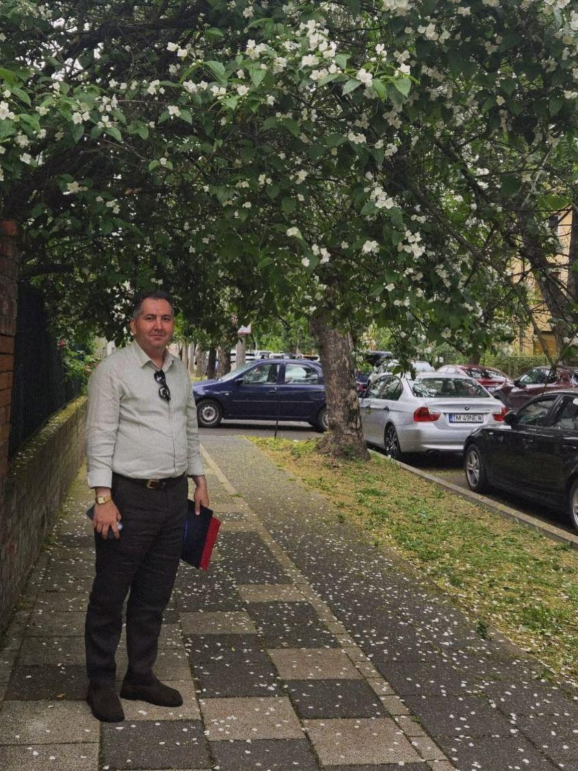Sorin Ianoș a început facultatea de Jurnalism la 31 de ani, în timp ce lucra cu normă întreagă. A absolvit trei ani mai târziu și a decis să-și continue studiile cu un master în domeniu. FOTO: Arhivă personală