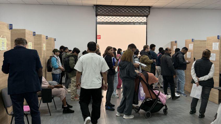 Presiunea asupra celor care eliberează permisele de ședere și procesează cererile și dosarele este foarte mare, iar de aici apar, în fiecare an, problemele cu care se confruntă studenții străini, inclusiv cei din Moldova. Foto: PressOne