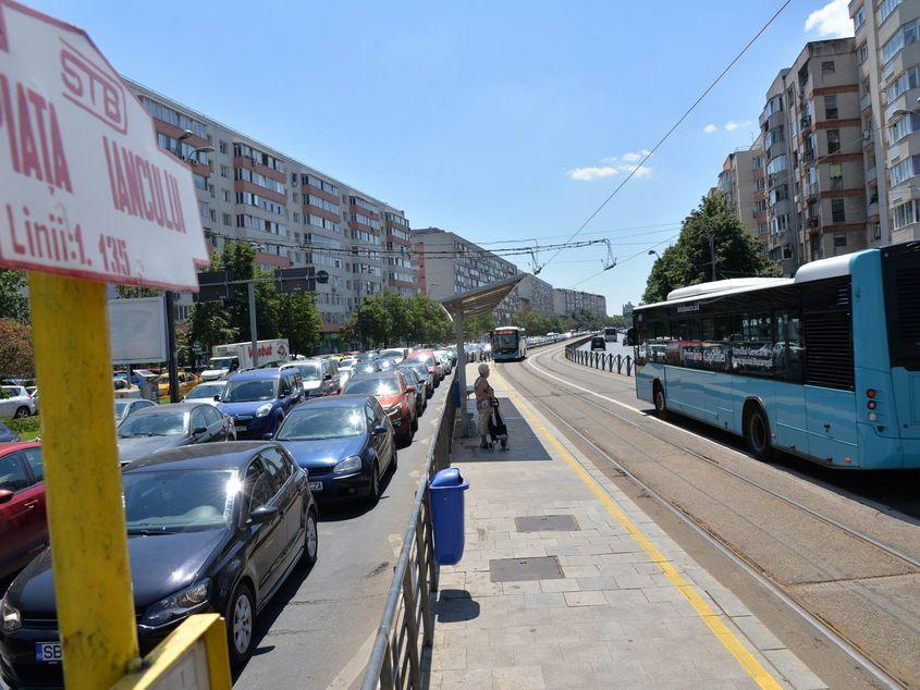 Transport auto individual vs transport în comun. Foto: Lucian Muntean