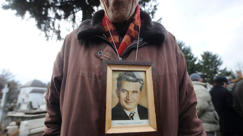 Admiratori si fosti membri ai Partidului Comunist Roman comemoreaza 30 de ani de la executia fostului dictator Nicolae Ceausescu in cimitirul Ghencea Militar, in Bucuresti, miercuri 25 decembrie 2019. Inquam Photos / Eduard Vinatoru