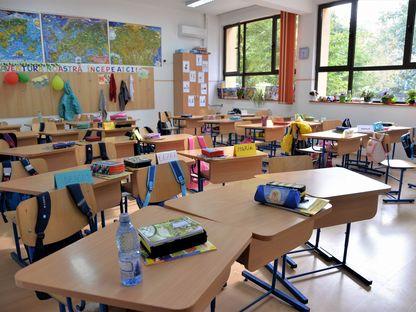 Școala ar trebui să-i învețe pe copii inclusiv cum să-și folosească banii. Foto: Lucian Muntean