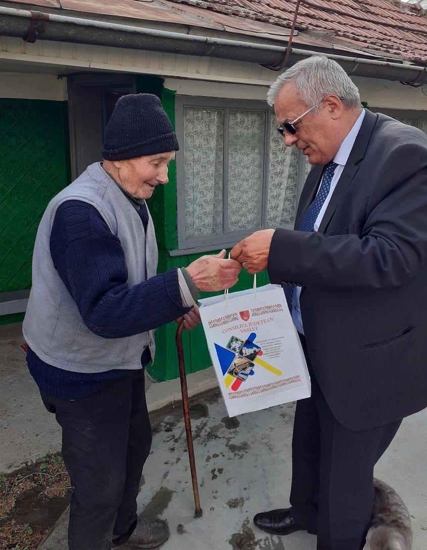 „Să dea Dumnezeu să dea drumul la bani cât mai repede”, speră primarul PSD din Fălciu. sursa: facebook.com