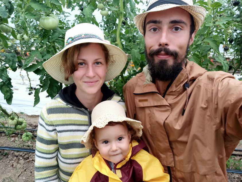 Laura și Antim Nechifor s-au mutat la Homița pentru a-i oferi Mariei șansa de a crește în mijlocul naturii. Fotografiile aparțin familiei Nechifor.