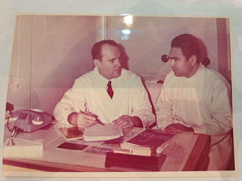 "Cu profesorul Skripnichenko. Discuție despre teza mea de doctorat." Foto: arhiva personală Rakhman Taschiev
