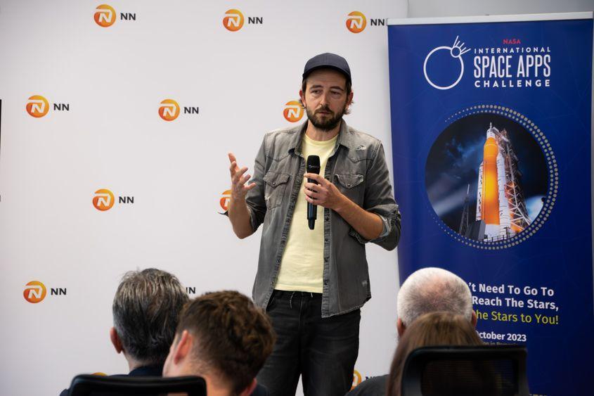 Cristian Apostol se ocupă de organizarea NASA Space Apps Challenge în România. Foto: Facebook NASA Space Apps Challenge