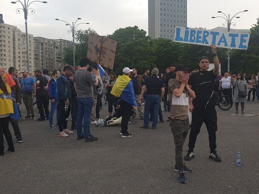 Libertate fără responsabilitate, Piața Victoriei, 16 mai 2020
Foto: Cristina Foarfă