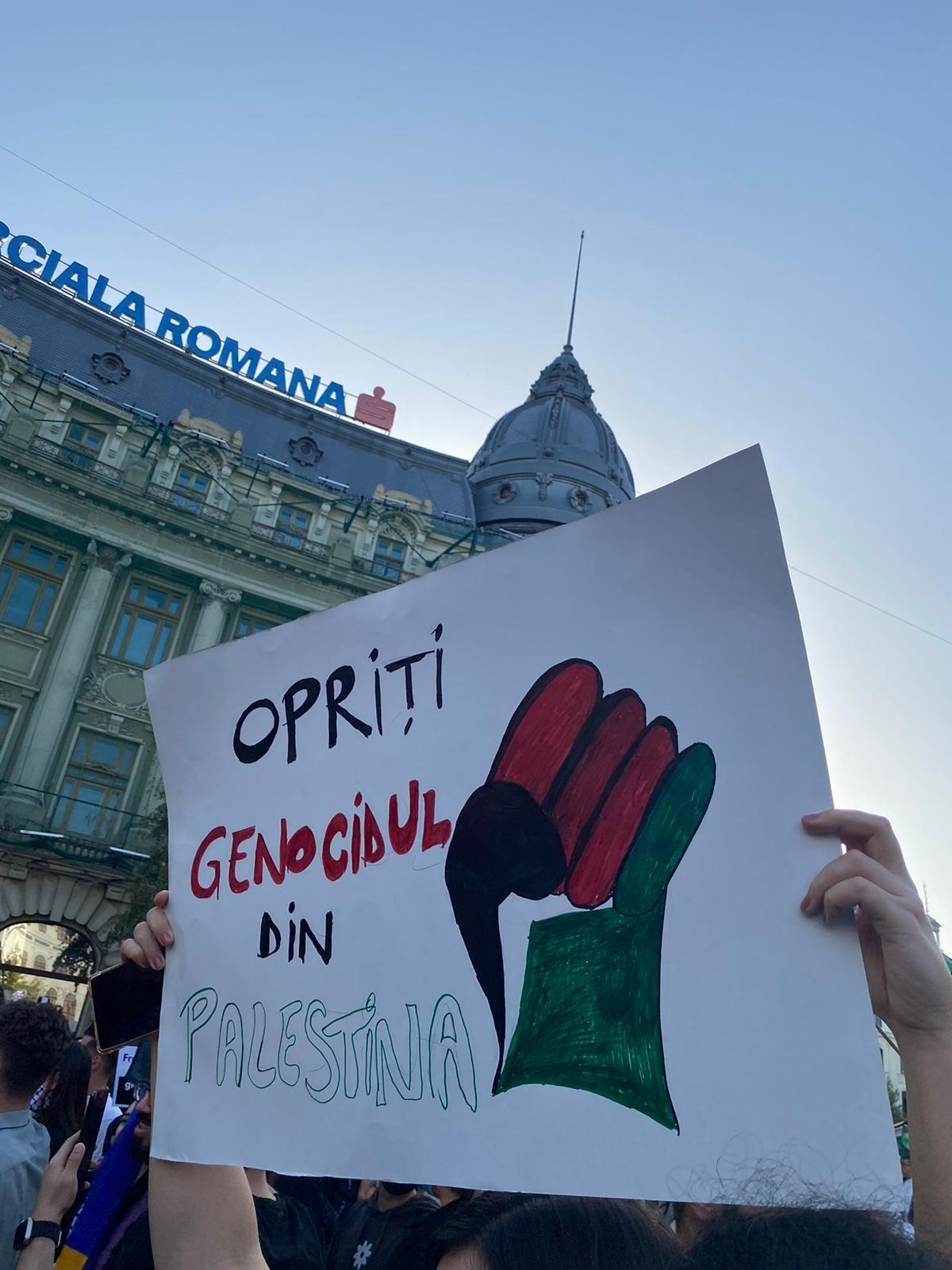 Protestul comunității palestiniene a avut loc sâmbătă, 21 octombrie, în Piața Universității. Foto: Luiza Popovici