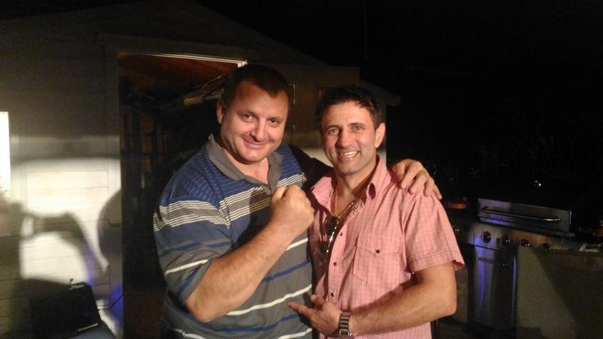 Campionul mondial Crinu Olteanu, alături de autorul acestor rânduri.