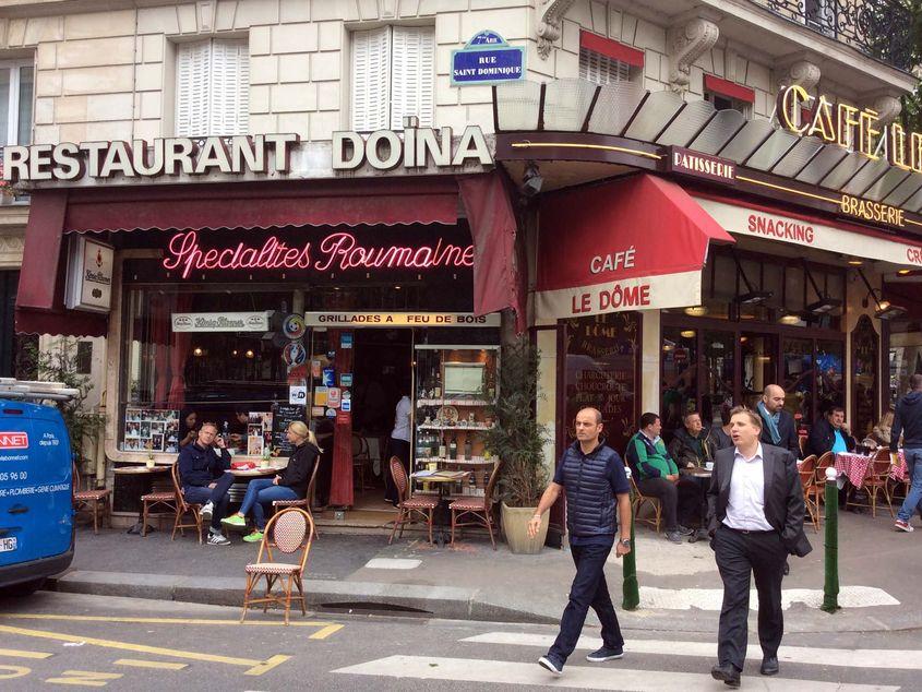 Restaurantul românesc "Doina" de lângă Turnul Eiffel.