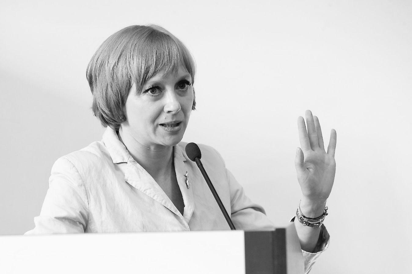 Emilia Șercan publică din 2015, în PressOne, investigații jurnalistice despre plagiatorii care ocupă funcții-cheie în poliție, armată, justiție, servicii de informații, Guvern, Parlament.
