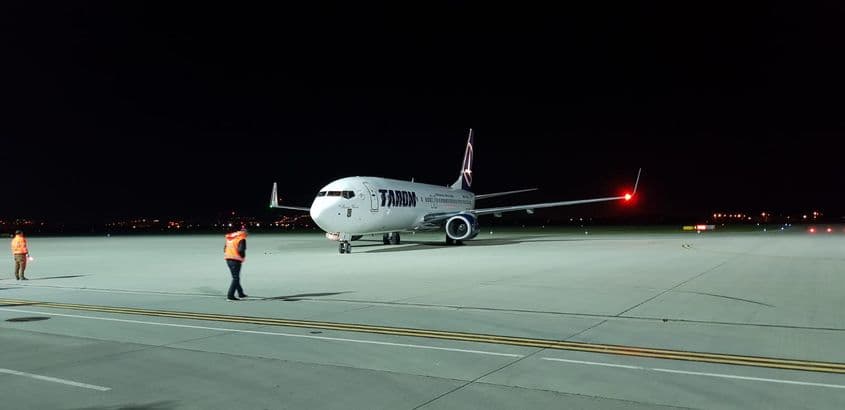 Avionul închiriat de la Tarom de județul Bihor, ajunge pe aeroportul Oradea
