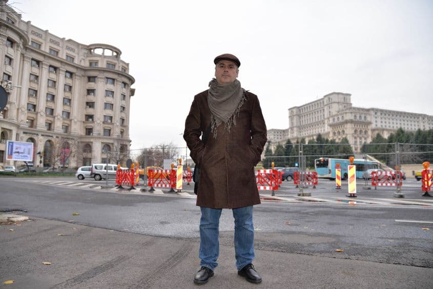 Sediul Institutului Național de Statistică (în stânga) este la distanță mică de Palatul Parlamentului. Foto: Lucian Muntean