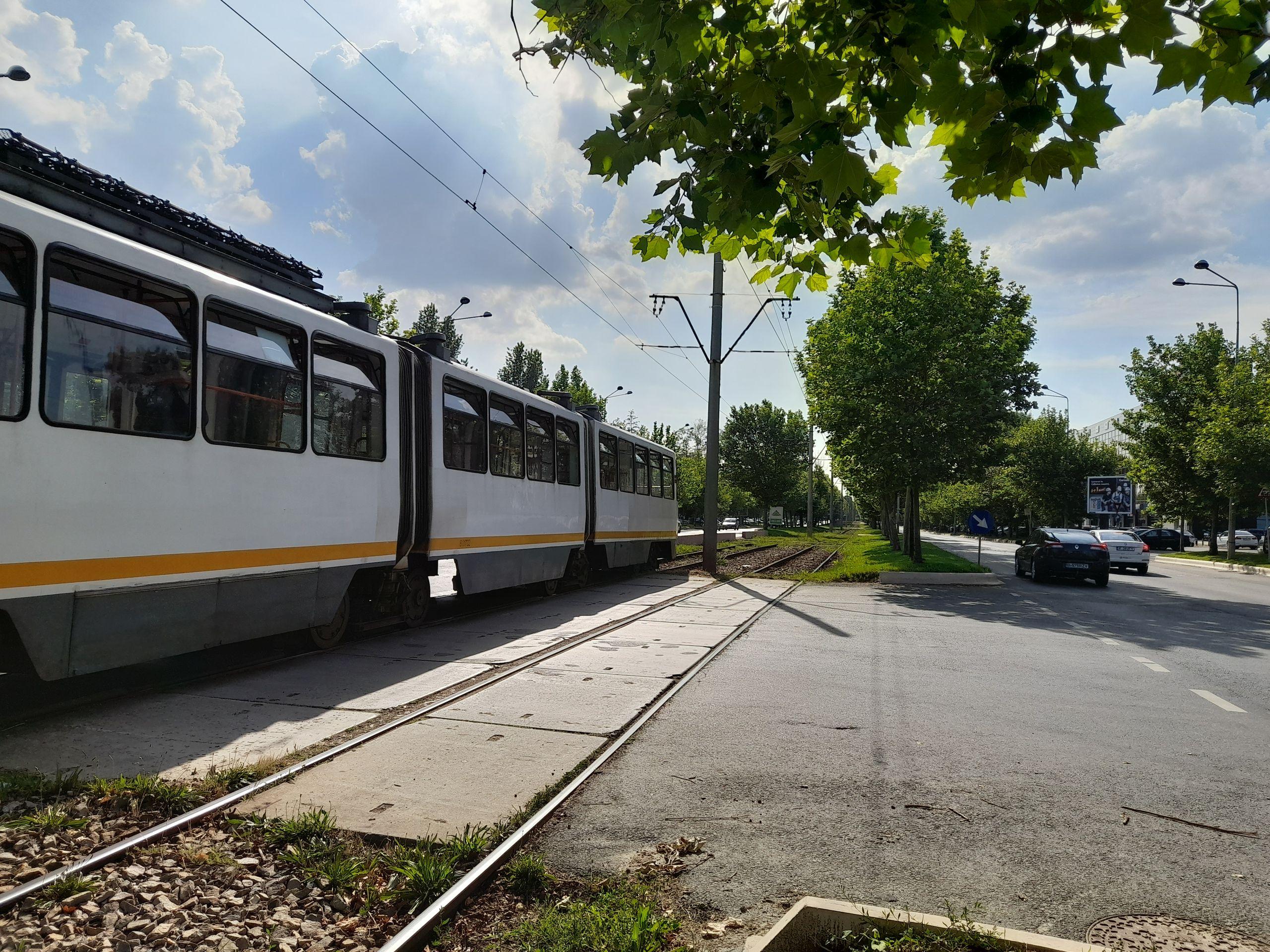 Pe unele bulevarde ale sectorului 3, inclusiv liniile de tramvai sunt flancate din ambele părți de copaci