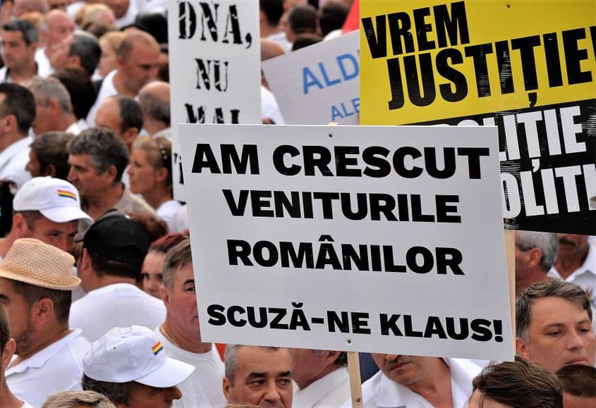 La mitingul pro-guvernare din 9 iunie 2018 – și în întreaga perioadă post-alegerile parlamentare din 2016 – PSD a calculat că se poate baza pe sprijinul celor care au beneficiat de pensii/salarii crescute. Întrebarea anului e cât de sustenabile sunt acele majorări de venituri. Foto: Lucian Muntean