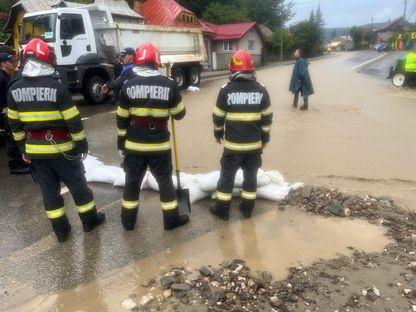 Pe 19 iulie, în Bușteni, Prahova, a plouat într-o oră cât plouă într-o lună. Foto: Facebook/IGSU