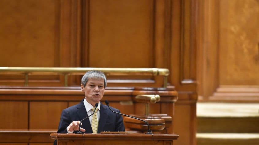 Guvernul condus de Dacian Cioloş a fost învestit cu 389 de voturi „pentru”.