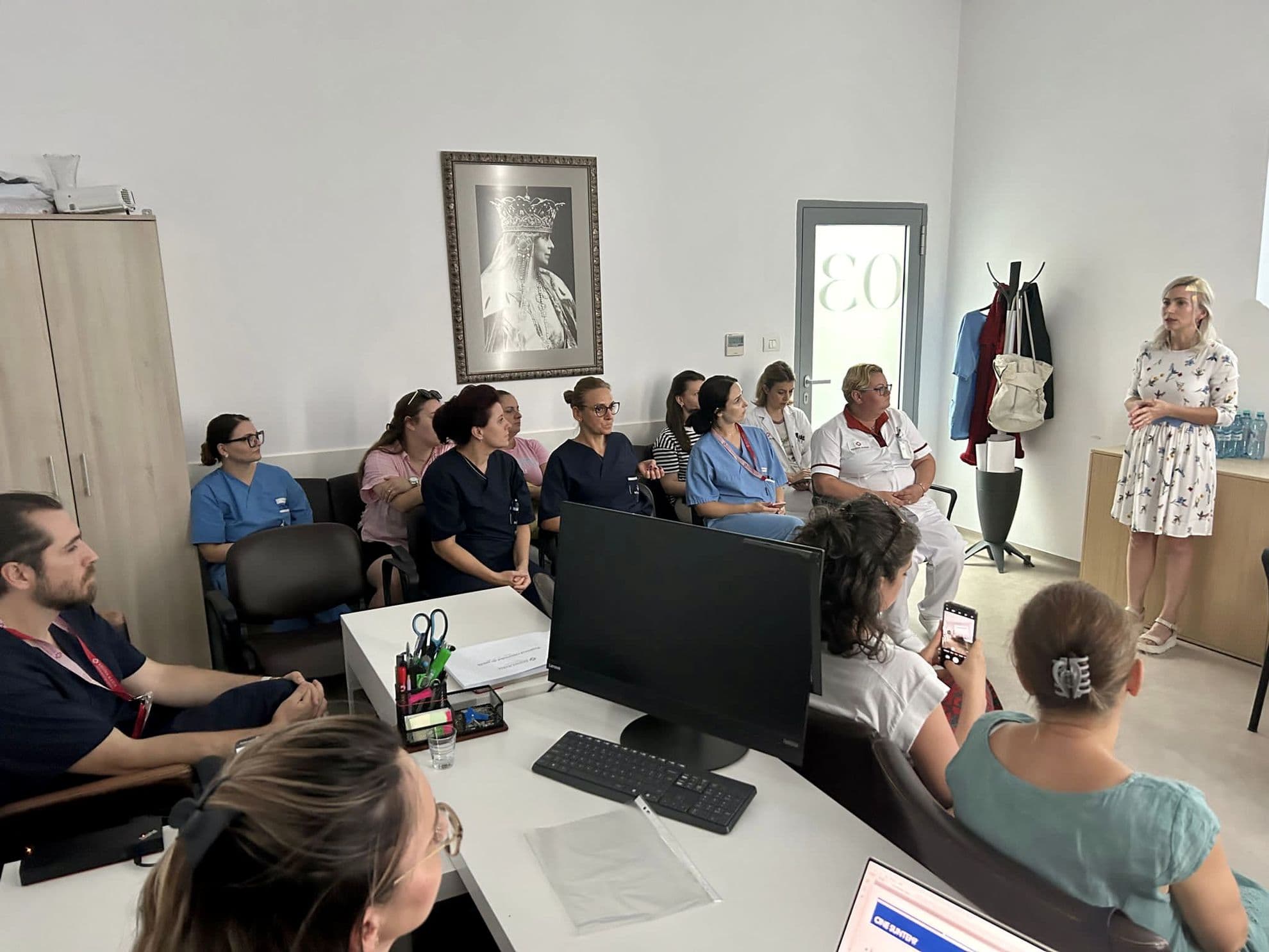 Întâlnire cu personalul unui spital din Timișoara, pe tema comunicării medic-pacient în cazul pierderii de sarcină. Foto: Facebook/Mame cu brațele goale