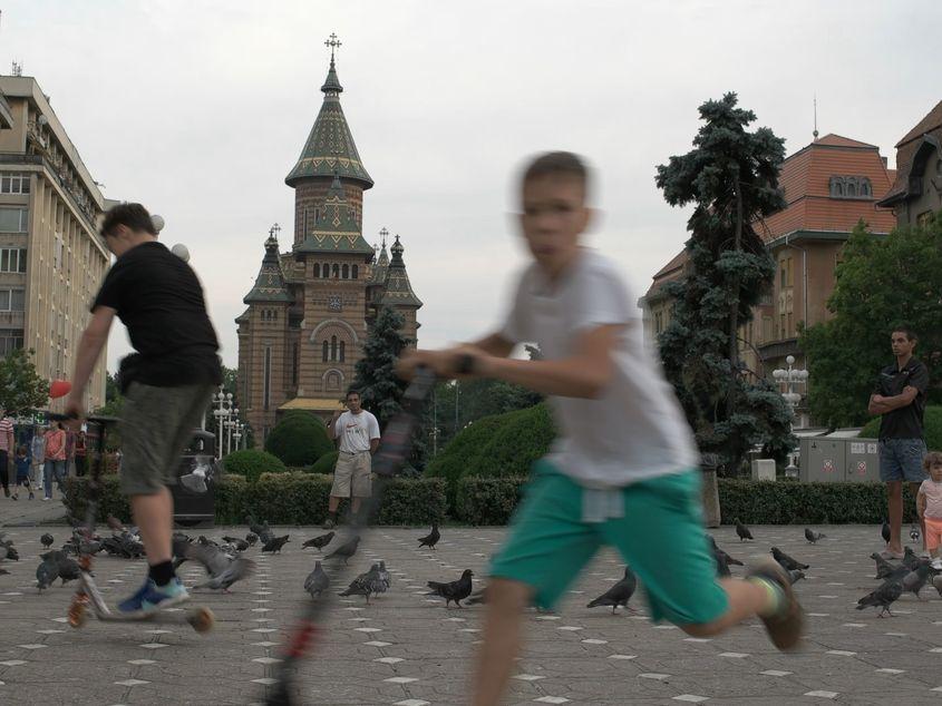 Catedrala şi Piaţa Operei din Timişoara. Foto: Mircea Gherase