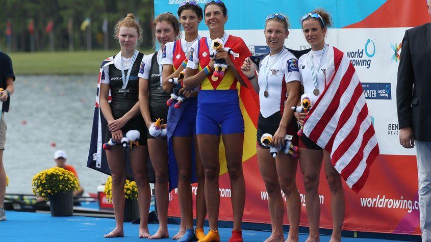Podiumul probei feminine de dublu vâsle, categoria ușoară, la Mondialele de la Sarasota. Foto: Igor Meijer