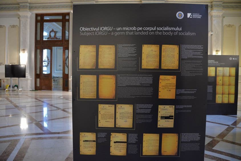 Cazul Iuga a fost prins în expoziția de documente organizată de CNSAS în foaierul Sălii de plen a Senatului
Foto: Lucian Muntean