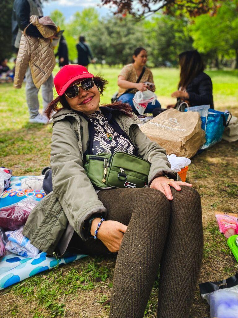 Leya e o filipineză stabilită în România de 13 ani, aduce marfă din mai multe colțuri ale lumii și e cunoscută în comunitate pentru asta. Foto: Luiza Popovici