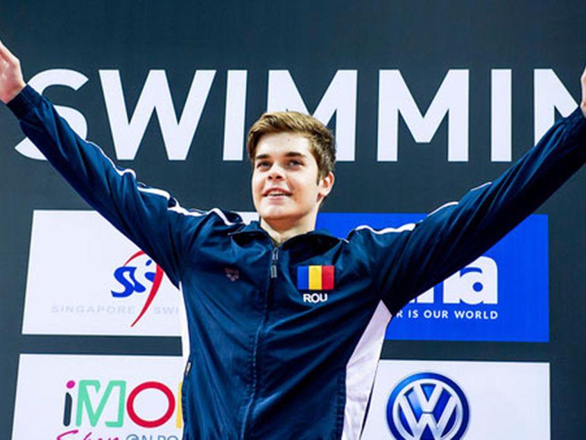 Robert Glință, sărbătorind titlul de campion mondial de juniori, la Singapore.
Foto: Arhivă personală