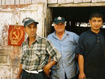 Pierduți în tranziție. Muncitorii din uzinele răspândite peste tot prin România au ținut cu dinții de fabrici până acestea s-a prăbușit definitiv în ruine.
Foto: Lucian Muntean