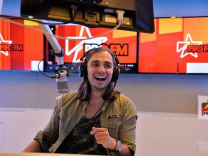 Sebastian Coțofană, în studioul ProFM. Foto: Lucian Muntean